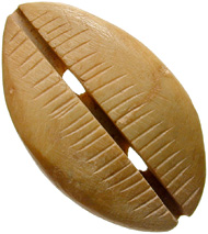 Cowry imitation made of bone. © MoneyMuseum, Zurich.