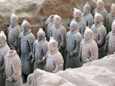 Group of soldiers of the terracotta army of Emperor Qin Shi Huangdi in his tomb of Xi?an. Photograph: Nee / Wikipedia. CC 3.0