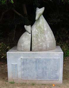 Monument of 'Buying Mittens' by Niimi Nankichi Memorial Museum. Photo: http://creativecommons.org/licenses/by-sa/3.0/deed.en