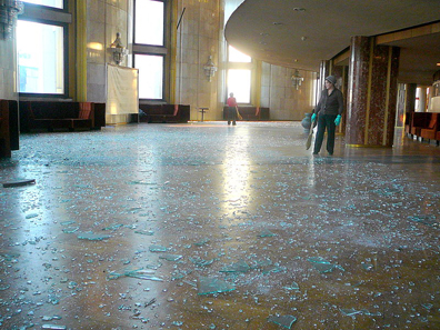Many windows were destroyed like in the Chelyabinsk Theatre. Photo: Nikita Plekhanov / http://creativecommons.org/licenses/by-sa/3.0/deed.de