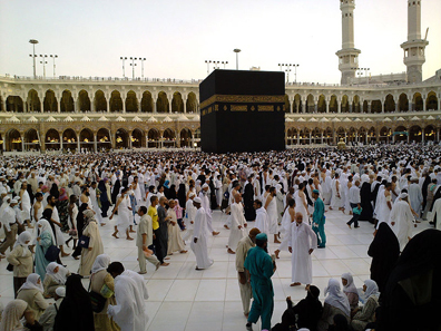 Day or night, Mecca's Masjid al-Haram, and more specifically the courtyard surrounding the Kaaba, is never quiet. Photo: omar_chatriwala / http://creativecommons.org/licenses/by/2.0/deed.de