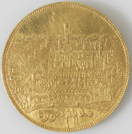 A unique, gold medallion with representations of the two Holy Sanctuaries struck around 1845, diameter: 3.7 cm. Nasser D. Khalili Collection of Islamic Art © Nour Foundation. Courtesy of the Khalili Family Trust.