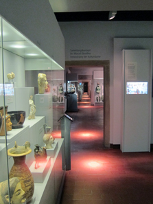 A view into the exhibition. Photo: KW.