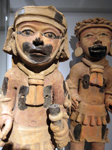 Veracruz / Remojadas. Two warriors, 6th to 7th century BCE. Photo: KW.