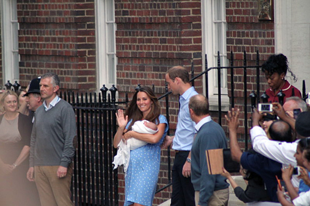 The Duke and Duchess of Cambridge with Prince George outside the Lindo Wing of St Mary's Hospital. Photo: Christopher Neve / http://creativecommons.org/licenses/by-sa/2.0/deed.en