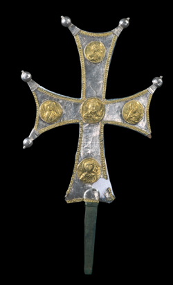 No. 33: SPECIAL OBJECTS. Big silver procession cross. Partly gilded silver sheet. H 40 cm, w 22 cm. Byzantine, c. 12th century A. D.
45,000 / 63,250 Euros