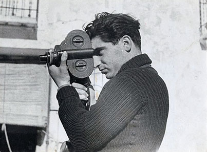 Photographer Robert Capa during the Spanish civil war, May 1937. Photo by Gerda Taro. Source: Wikipedia.