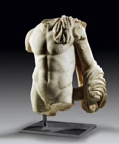 1: Torso of Hermes. White, finely crystalline marble. H 45 cm. Roman Imperial times, 1st-2nd cent. A. D. Estimate: 40,000 euros. End result: 120,000 euros.