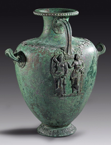 36: Bronze hydria. Greek, 4th cent. B. C. H 47.5 cm. Estimate: 175,000 euros. End result: 413,000 Euros.