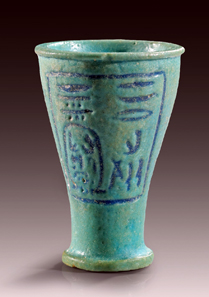 579: Votive vessel with cartouche of King Nectanebo II. 4th cent. B. C. H 5.2 cm. Estimate: 1,600 euros. End result: 4,250 euros.