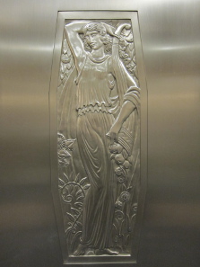 Elevator doors with decoration. Photo: UK.