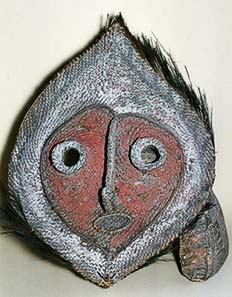 Mask from Papua New Guinea. As decoration of a worked shell of the emerald green snail it served as money in ritual payments.