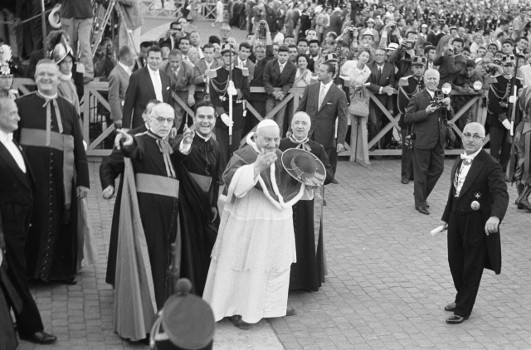 During the Olympic Games in Rome, in 1960, Pope John XXIII blesses the participants. Source: Nationaal Archief Fotocollectie Anefo / http://creativecommons.org/licenses/by-sa/3.0/nl/deed.en