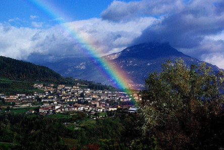 Although the rainbow cups discovered in Brentonico in 1827 were lost, the myth that they were created by rainbows survived. Source: Bürgerblog Brentonico.