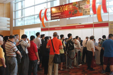 Registration lines forming before the show opened.