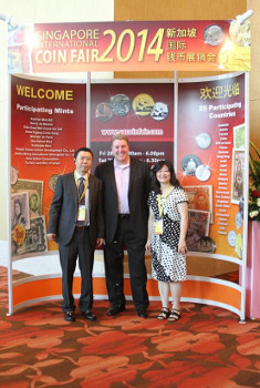 Panda America President Peter Yeung & CEO Kitty Quan greeted many guests to the show, including APMEX CEO Scott Thomas.