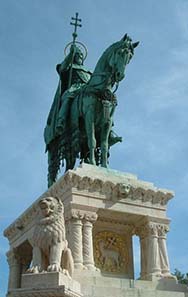 Statue of king Stephen at the Fischerbastei. Photo: Ben Godfrey / Wikipedia.