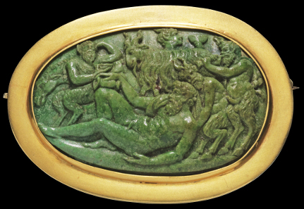 1178: Dionysian scenery with satyrs lifting a wine-intoxicated Silenus. Cameo, probably malachite, mounted as brooch in modern gold frame, gold mark at the edge. Presumably Italy, 16th cent. 3.9 x 2.5 cm. Intact. Estimate: 5,000,- euros. Hammer price: 10,000,- euros.
