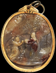 1184: Annunciation to the Blessed Virgin Mary / Adoration of the Christ Child. Northern Italy, around 1500. 4.4 x 3.8 x 0.8 cm (without frame). Cameo, agate, cut on both sides, grey-brown. Decorated gold mounting with two hanging loops. Intact. Estimate: 8,000 euros. Hammer price: 26,000,- euros.