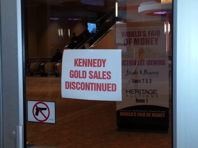 There were signboards everywhere informing the people that the sale had stopped. Photo: Dirk Löbbers.