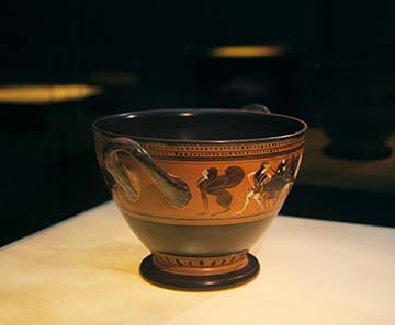 Vase featuring an amazone, ca. 500 BC. Staatliche Antikensammlungen und Glyptothek / Munich. Photo: Peter Haag-Kirchner/Historisches Museum der Pfalz Speyer.
