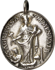 3276: Palermo, Santa Maria del Lume. Cast silver pendant, upright oval, 17th cent. Crowned Virgin with Child, adjacent a putto with a basket filled with hearts, below to the l. a man putting his foot in the jaws of a lion. Rev. St. Agrippina of Mineo with tower, book and cross, holding the devil lying on the ground on a chain. 29.8 x 26.9 mm. Very fine. Estimate: 100 euros.