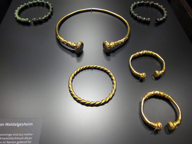 Jewellery from the princely tomb of Waldalgesheim. Photo: KW.