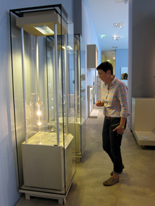 Looking at the large number of coins and medals she was able to integrate into the permanent exhibition, Claudia Klages has every right to be proud. Photo: KW.
