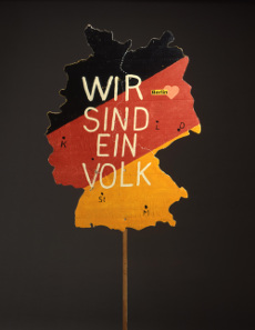 Berlin demonstration banner/placard, Germany 1989. © Deutsches Historisches Museum.