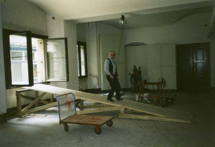 Building site with construction ladder. Access through the window only. Photo: Bernd Kluge.