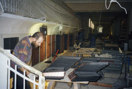Restauration of the 14,500 lead drawers in the Great Treasure Vault in 2003. Foto: Bernd Kluge.