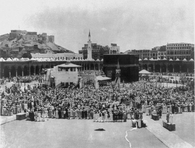 Mecca in 1889. In the background on the left the Ajyad Fortress. Source: Wikicommons.