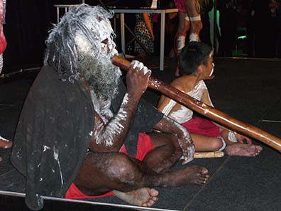 Playing the didgeridoo. Photo: Ursula Kampmann