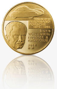 The new Porsche medal in fine gold.