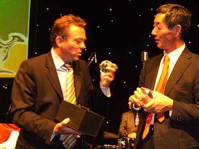 Left: Gilles de Gouyon de Coipel, Deputy General Manager of the Monnaie de Paris, right: Yoshiake Shinhara, President of the Japan Mint. Photo: Ursula Kampmann