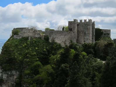 The sanctuary of Aphrodite of Eryx in Sicily, enlarged in medieval times to become a fortress. Photo: KW.