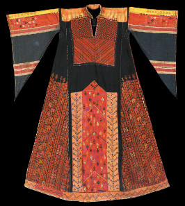 Embroidered dress (jillayeh). Southern plain, Palestine, 1920s. © The Trustees of the British Museum.