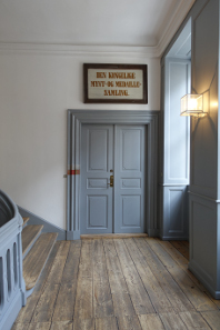 Entrance to the permanent exhibition of the Royal Collection of Coins and Medals - unfortunately, closed. Photo: UK.