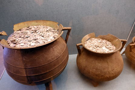The largest Danish coin find ever. Photo: UK.