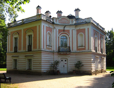 The palace of Peter III in Oranienbaum. Photograph: Maryanna Nesina / https://creativecommons.org/licenses/by-sa/3.0/deed.en