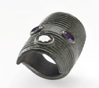 This piece belongs to the series 'Water-pipe thread rings'. The section of the water pipe, which normally remains hidden, forms the decorative element. Ring, 1992, Bernhard Schobinger (born 1946), Switzerland. Iron pipe, Silver, malachite, diamonds, rubies. © Swiss National Museum.