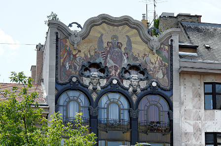 One of Miksa Roth's creations: glass art at the Turkish Bank, Budapest. Photograph: Yelkrokoyade / https://creativecommons.org/licenses/by-sa/3.0/deed.en
