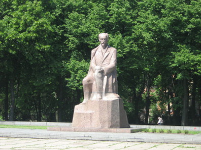 Rainis Monument, Esplanade in Riga. Photograph: Xil / https://creativecommons.org/licenses/by-sa/3.0/deed.en