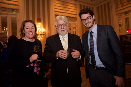Cocktail hour prior to the Gala: Alexandra Elflein / Künker (l.), Hubert Lanz / Numismatik Lanz (center), Yves Gunzenreiner / Nomos (r.). Photo: Alan Roche.