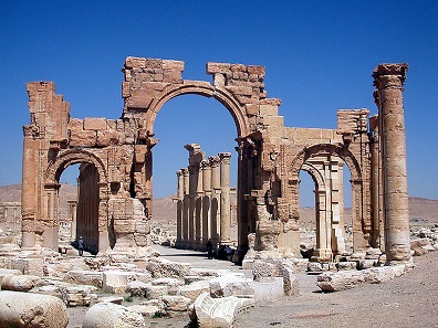 Hadrian's Gate at Palmyra that blown was up by IS terrorists in autumn 2015. Source: Wikicommons.