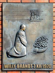 Memorial in honor of Willy Brandt's genuflection in Warsaw. Picture from Wikipedia / Szczebrzeszynski.