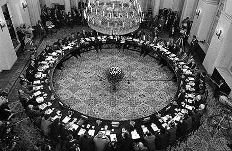 Polish Round Table Talks took place in Warsaw, Poland from February 6 to April 4, 1989. Published 1989 / Source: Wikipedia.)