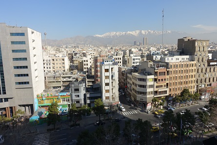 View of the Alborz mountain range. Tehran is already at an altitude of 1,100 m, Mount Damavand, the highest mountain of the Alborz mountain range, at 5,604 m. Photo: KW.