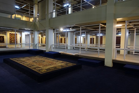 A look into the interior of the carpet museum. Photo: KW.