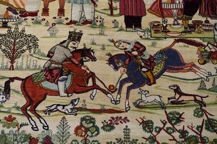 Horseman and -woman playing polo. Photo: KW.